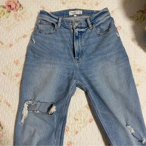 NWT A&F - Curve Love Ultra High Rise 90s Straight Jean